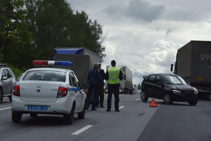 Автобус с туристами перевернулся в российском городе