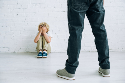 Многодетный отец преподал сыну жестокий урок и прослыл никудышным родителем