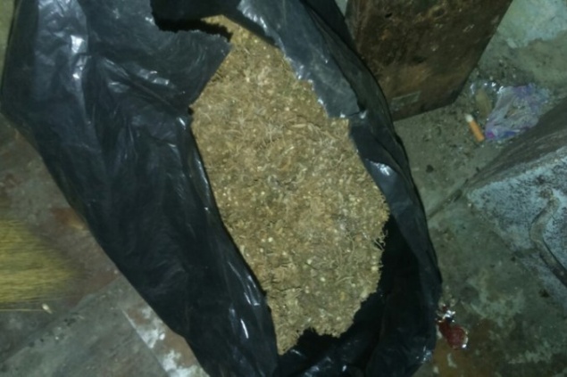 В Назаровском районе у мужчины дома нашли три мешка марихуаны