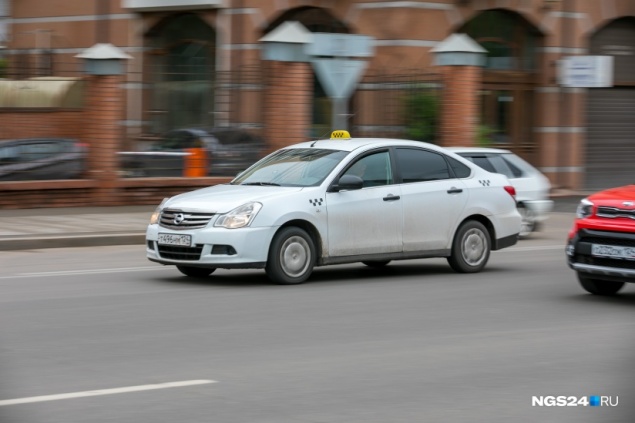 Пассажирка оставила карту в такси и лишилась 30 тысяч. Водитель перевел деньги в компьютерную игру