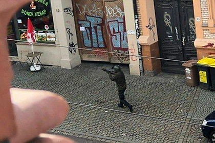 Опубликованы кадры с расстрелявшим людей у синагоги в Германии
