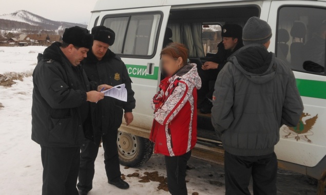 Приставы Красноярского края принудительно увезли больную туберкулезом женщину в больницу