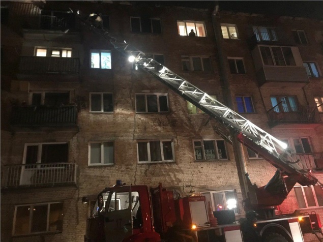 Из ночного пожара в красноярской пятиэтажке спасли 24 человек. Горели несколько квартир