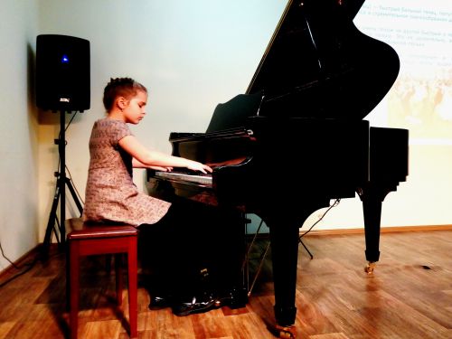 В «золотом фонде» Ачинска появился новый музыкальный инструмент