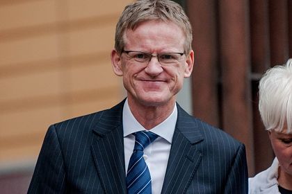 Мужчина был уволен после шести лет оплачиваемого отпуска и потребовал денег