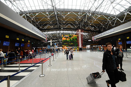 Российский самолет экстренно сел из-за проблем с двигателем