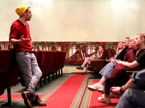 Режиссер драматического театра проведет мастер-класс для ачинских школьников