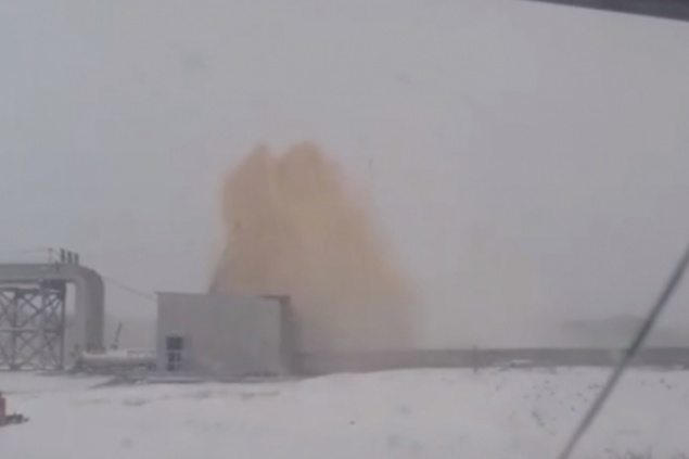 Авария на комбинате в Ачинске: в небо взмыл фонтан ржавой воды