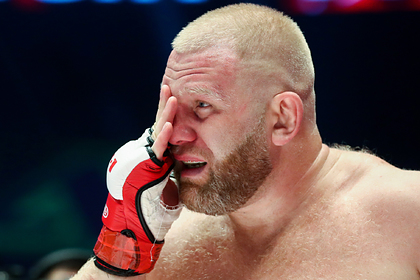 Российский боец через боль продолжил поединок и был нокаутирован