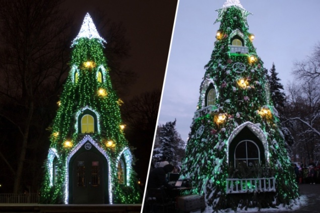 В Центральном парке готовят елку-дом для Деда Мороза