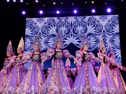 В Ачинске состоялся концерт легендарного Московского государственного театра танца «Гжель»