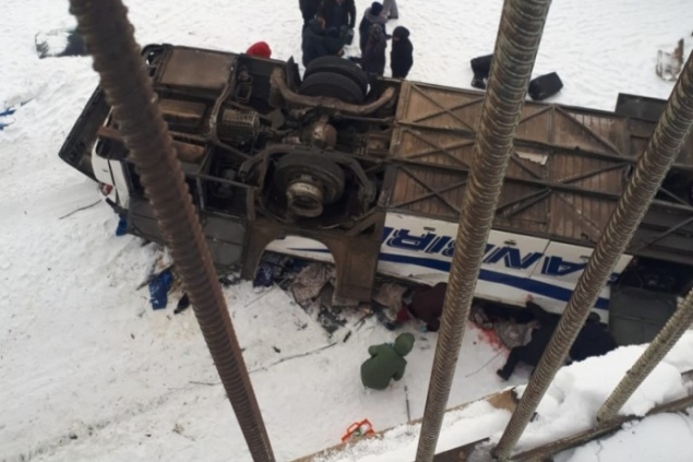В Забайкалье автобус упал в реку, погибли 19 человек