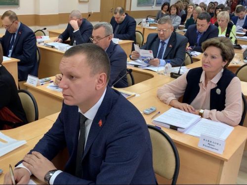 ВПЕРВЫЕ АЧИНСК НАЧНЕТ НОВЫЙ ФИНАНСОВЫЙ ГОД С ТРЕХМИЛЛИАРДНОГО РУБЕЖА: город первый среди городов Красноярского края принял главный финансовый документ