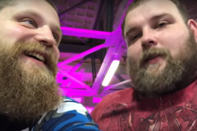 Чемпион по пощечинам Вася Пельмень отправился в свой первый нокаут