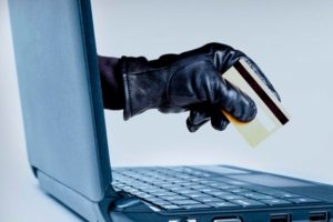 В Железногорске внимательные сотрудницы банка не позволили пенсионерке отдать 100 тысяч мошенникам