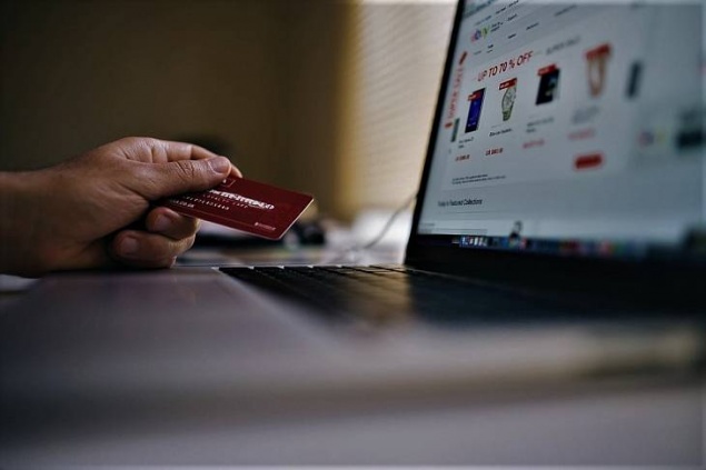 Красноярская пенсионерка лишилась 60 тысяч при попытке продать кровать через интернет