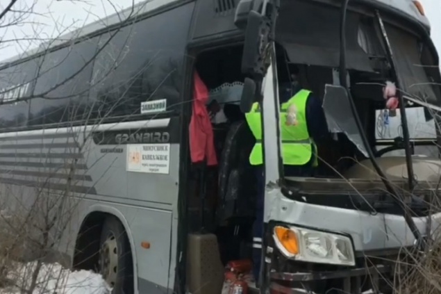 Автобус с 20 пассажирами съехал в кювет на трассе