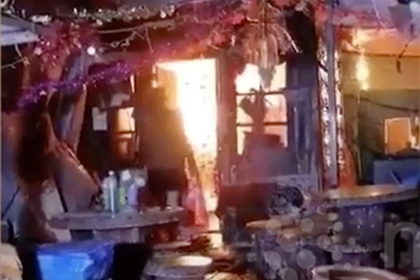 Женщина рискнула жизнью ради спасения пуделей из огня