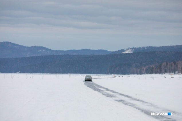 За сутки два авто на Красноярском водохранилище ушли под воду