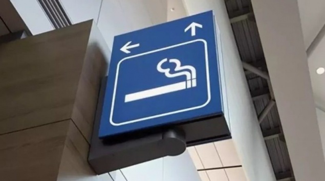 В российских аэропортах снова разрешат курить