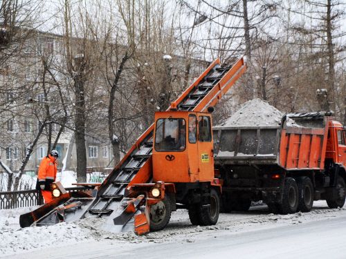 Глава Ачинска Илай Ахметов потребовал усилить меры по своевременной расчистке дорог в новогодние праздники