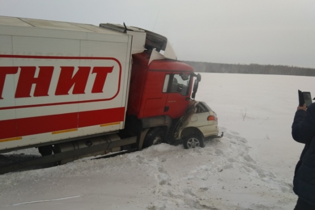 Водитель легковушки погиб в жуткой аварии с фирменной фурой