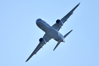 Вылетевший из Шереметьево SSJ-100 вернулся в аэропорт