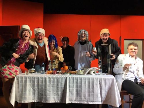 Актерский профессионализм и заряд хорошего настроения: приглашаем горожан на спектакль «Проводили-встретили… (или банкет на пятом этаже)»