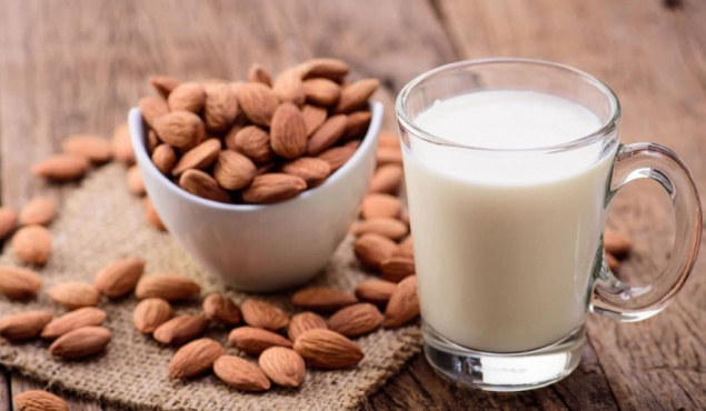 О ПОЛЬЗЕ МИНДАЛЬНОГО МОЛОКА