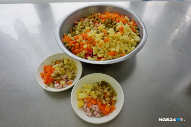 В школе на Судостроительной детей кормили испорченными овощами