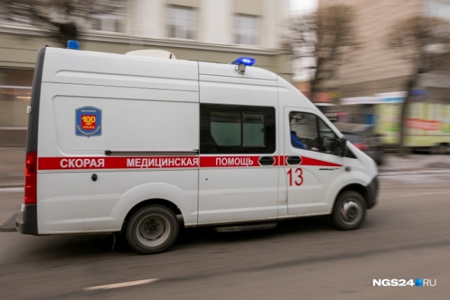 Годовалая девочка забралась на подоконник по забытому у окна стулу, выпала из окна и выжила