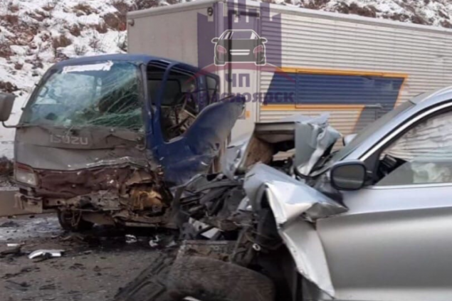 «Шел напрямую»: водитель BMW погиб в жуткой аварии с грузовиком