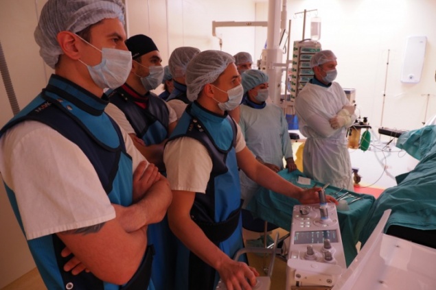 Зацементировал позвонок: робот в краевой больнице впервые провел пациенту уникальную операцию