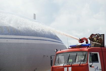 Самолет ударился о землю при взлете в Магадане