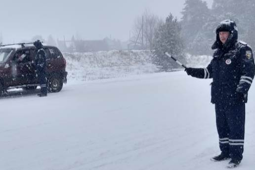 Автобусы до Хакасии отменили из-за метели на трассе