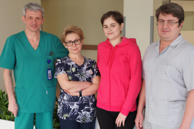 Молодая женщина пришла в больницу с жалобами на боль в животе, а у нее нашли рак кишечника. На лечение ушел год