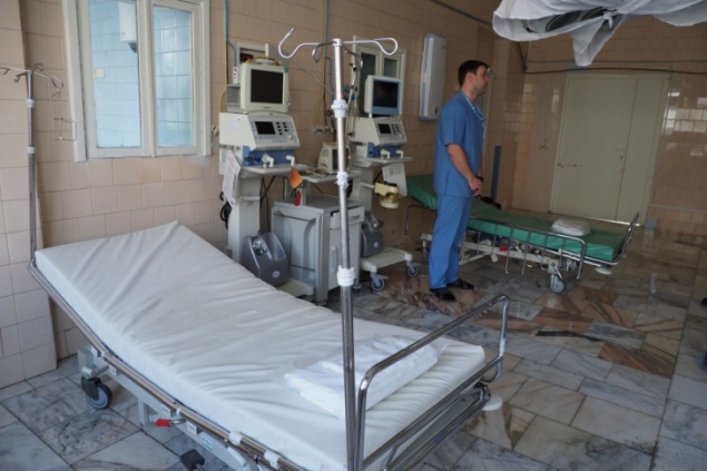 Работающим с коронавирусными больными врачам увеличат зарплаты