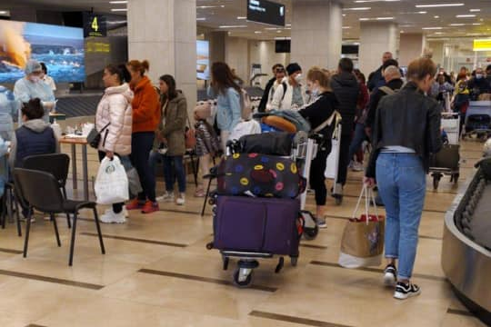 Прибывшим из Москвы и Петербурга рекомендовано не выходить из дома 2 недели