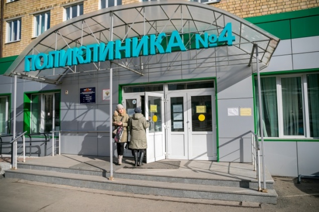 Поликлиники оставят работать, а зарплату медперсоналу могут сократить: комментарий минздрава