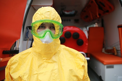 В России заявили о дефиците защитных медицинских костюмов и аппаратов ИВЛ