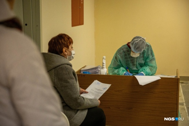 К заразившимся коронавирусом в России за сутки прибавилось 1786 человек