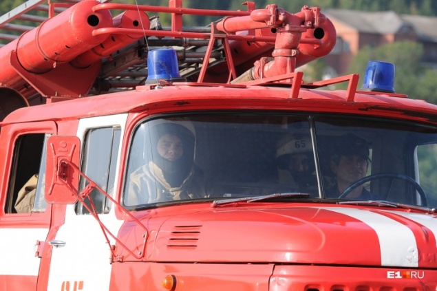 В Москве полыхает восьмиэтажный дом. Пожарные собираются задействовать авиацию