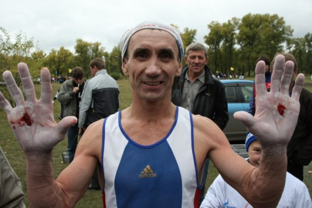 Красноярец обновил свой мировой рекорд по подтягиванию