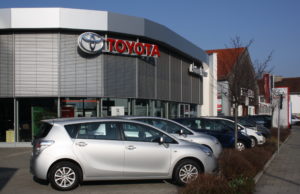 Американские автодилеры вывозят автомобили в море