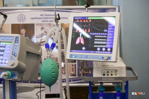 В больницах Москвы и Петербурга загорелись аппараты ИВЛ. Их производили на одном заводе