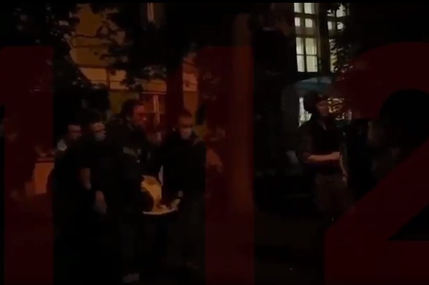 В Москве мужчина открыл стрельбу из окна. Есть раненые