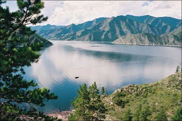 Туристы стали «заложниками» разлившейся реки в Шушенском районе