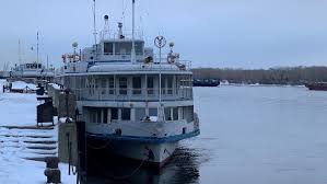 Туристы раскупили почти все билеты за 300 тысяч на первый круиз по Енисею теплохода «Максим Горький»