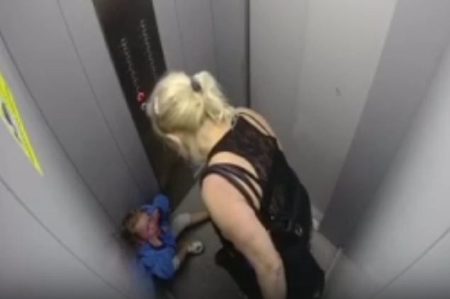 В соцсетях объявили розыск женщины, которая жестко избила ребенка в лифте