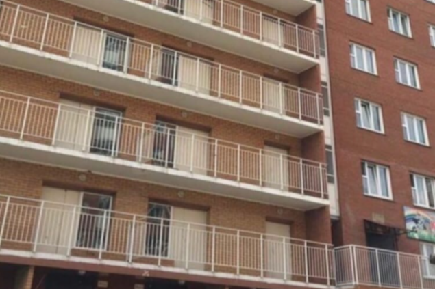 После трагедии с выпавшим ребенком следователи проверяют застройщика ЖК «Твист»